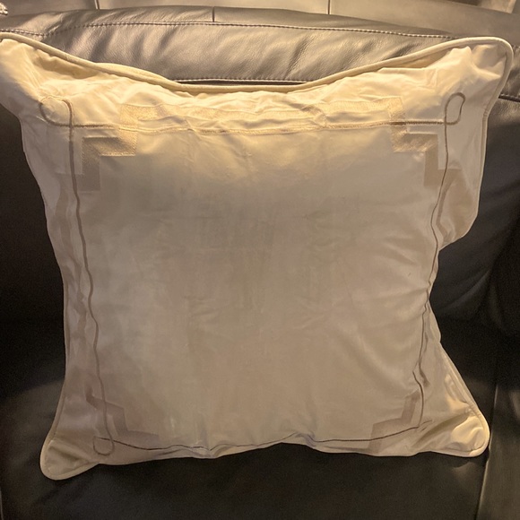 WATERFORD EURO SHAM
26in × 26in (66 cm x 66 cm)
Fits pillow: 26in x 26in NWT - Picture 2 of 9